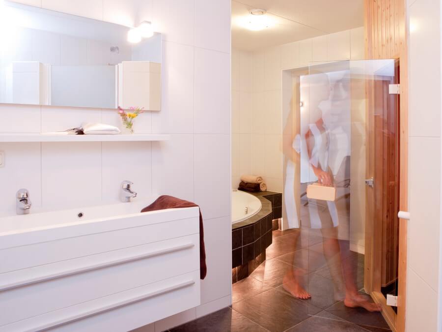 Het ligbad en de Finse sauna geven net even dat extra luxe.
