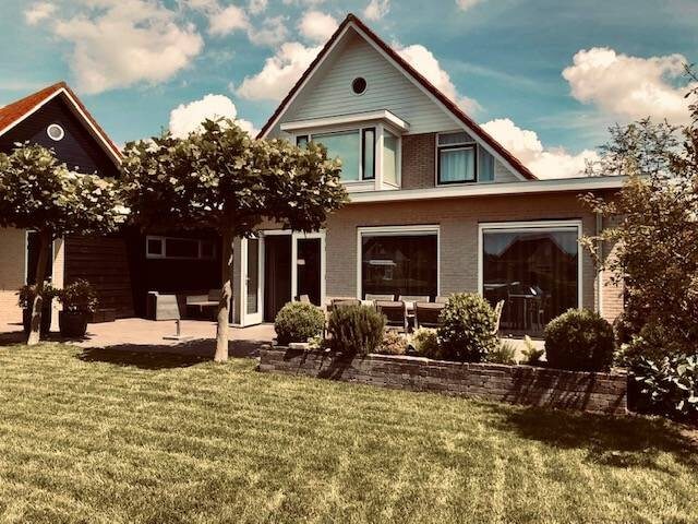 Dit is een ideaal huisje als je een accommodatie aan het water in Friesland zoekt.
