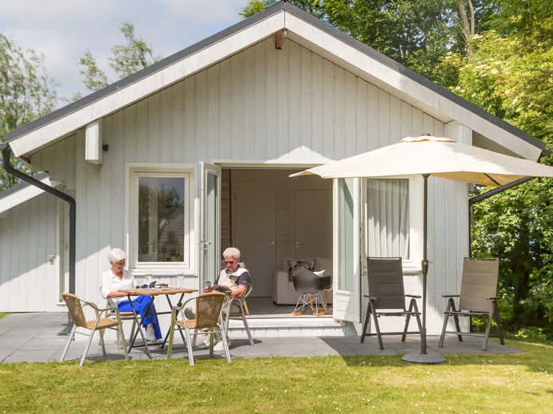 Hier kun je je huisje huren in Dokkum Friesland.
