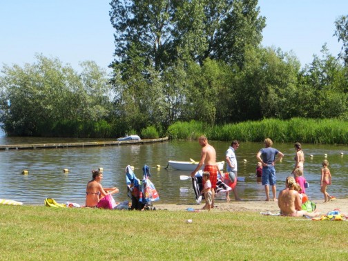 Het strand in Lemmer is ideaal voor een dagje weg met het gezin.