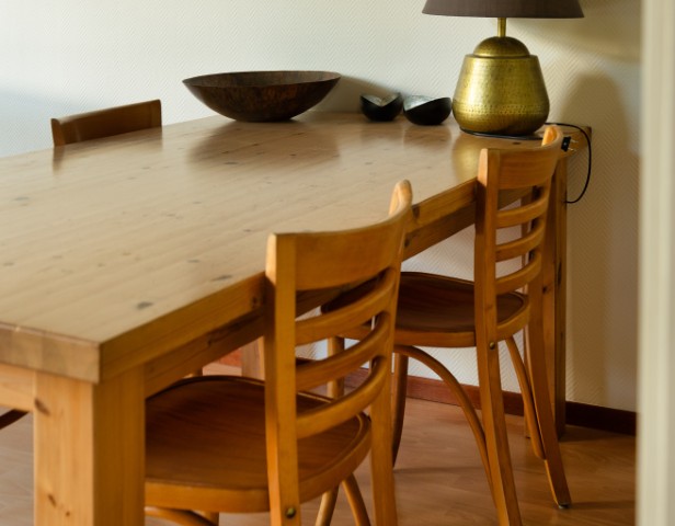 In de gezellige eetkamer samen dineren.