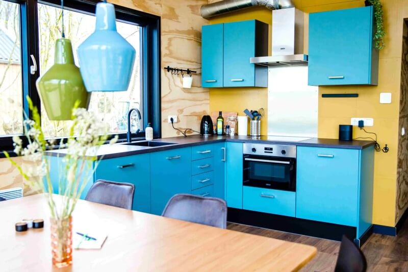 Bereid je maaltijden voor tijdens je vakantie in deze compleet uitgeruste keuken.