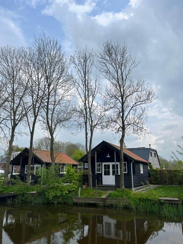 In Poppenwier staat dit prachtige natuurhuisje.