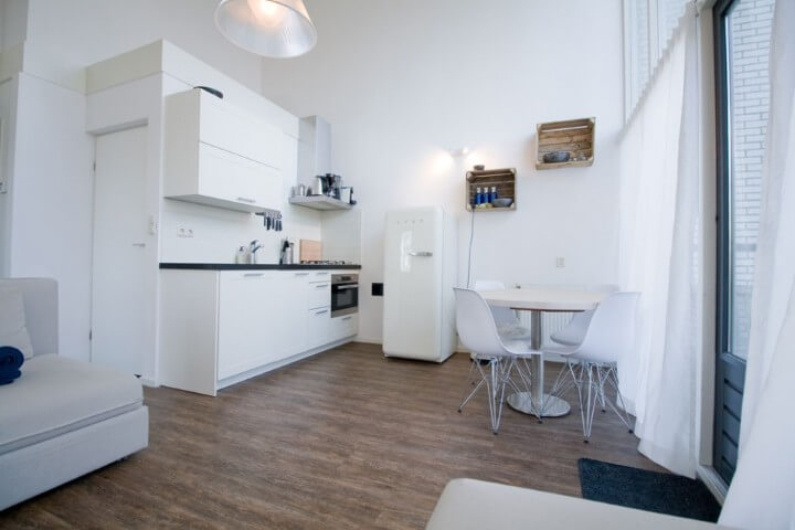 Gezellig tafelen in deze keuken.