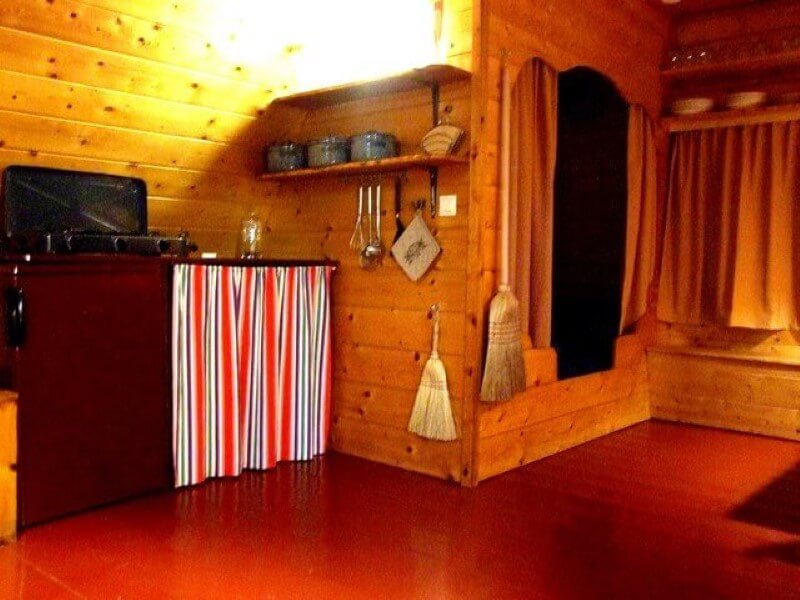 Uw keuken en bedstee in uw plaggenhut.