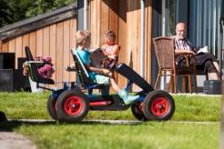 Kinder auf Go-Kart Kinder auf Go-Kart