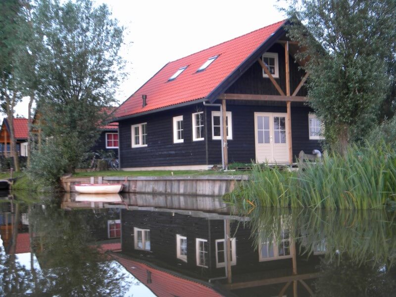 Een vakantiehuis aan viswater in Poppenwier.