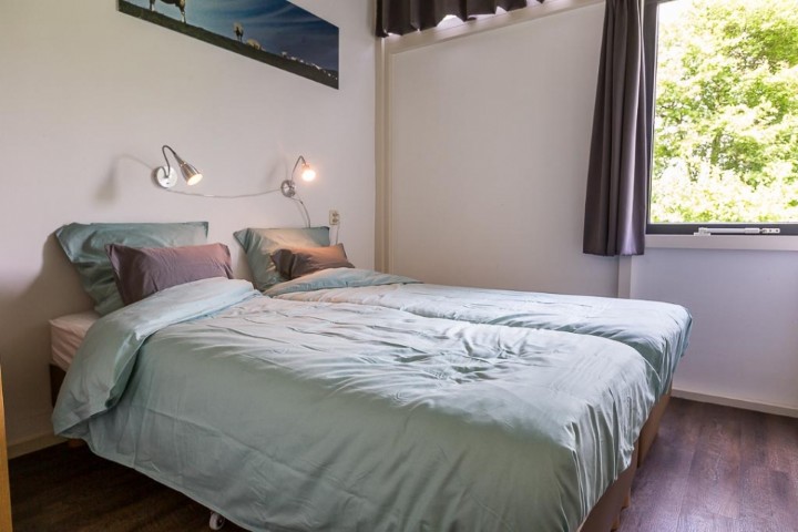 Kom tot rust in dit twee persoons bed.
